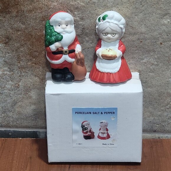 Vintage Santa Claus & Mrs Claus Ceramic Salt & Pepper Shaker Set - Picture 2 of 9